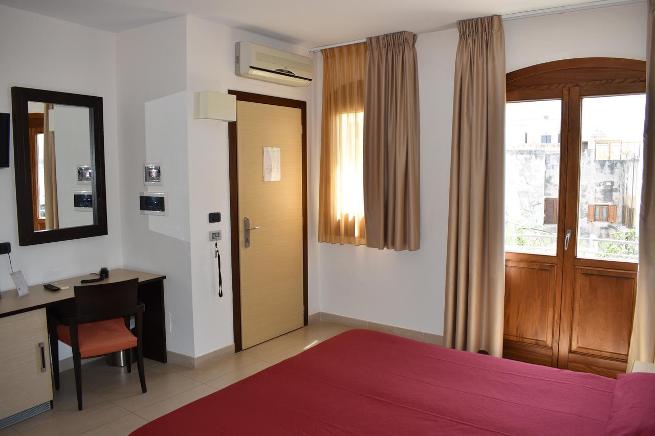 Hotel Il Portico Favignana Ngoại thất bức ảnh